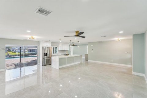 Casa en venta en Cape Coral, Florida, 3 dormitorios, 166.2 m2 № 1862119 - foto 8