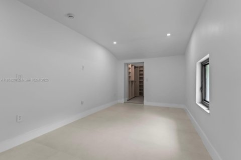 House in Miami Beach, Florida 4 bedrooms, 163.51 sq.m. № 1888304 - photo 26