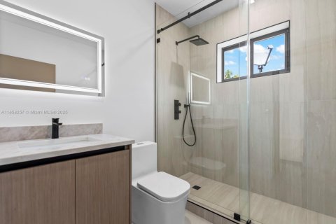 House in Miami Beach, Florida 4 bedrooms, 163.51 sq.m. № 1888304 - photo 29