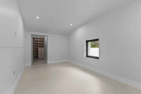 House in Miami Beach, Florida 4 bedrooms, 163.51 sq.m. № 1888304 - photo 25