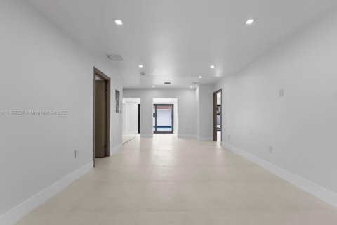 House in Miami Beach, Florida 4 bedrooms, 163.51 sq.m. № 1888304 - photo 19