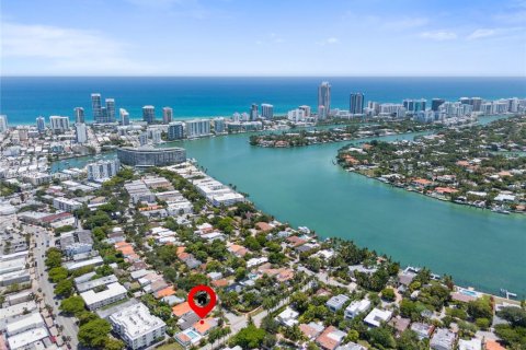 House in Miami Beach, Florida 4 bedrooms, 163.51 sq.m. № 1888304 - photo 8