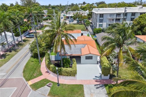 House in Miami Beach, Florida 4 bedrooms, 163.51 sq.m. № 1888304 - photo 11