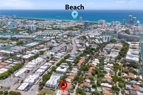 House in Miami Beach, Florida 4 bedrooms, 163.51 sq.m. № 1888304 - photo 7