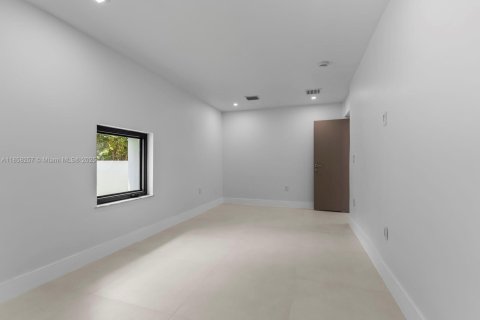 House in Miami Beach, Florida 4 bedrooms, 163.51 sq.m. № 1888304 - photo 28