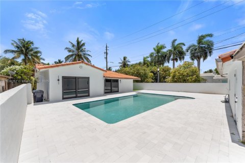 House in Miami Beach, Florida 4 bedrooms, 163.51 sq.m. № 1888304 - photo 5