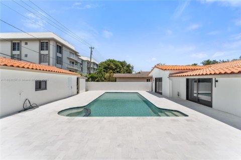 House in Miami Beach, Florida 4 bedrooms, 163.51 sq.m. № 1888304 - photo 3