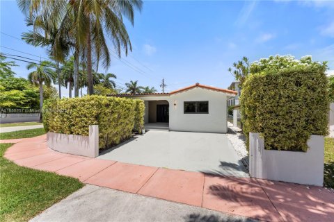 House in Miami Beach, Florida 4 bedrooms, 163.51 sq.m. № 1888304 - photo 1