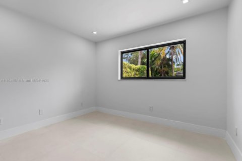 House in Miami Beach, Florida 4 bedrooms, 163.51 sq.m. № 1888304 - photo 30