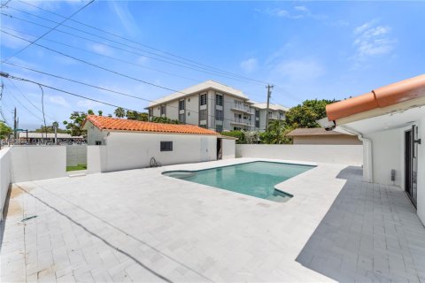 House in Miami Beach, Florida 4 bedrooms, 163.51 sq.m. № 1888304 - photo 4