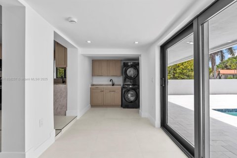 House in Miami Beach, Florida 4 bedrooms, 163.51 sq.m. № 1888304 - photo 23