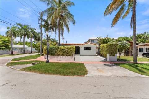 House in Miami Beach, Florida 4 bedrooms, 163.51 sq.m. № 1888304 - photo 6
