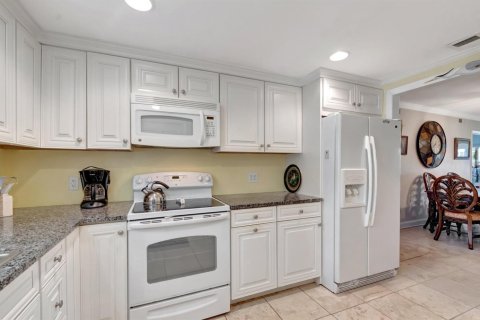 Condo in Ocean Ridge, Florida, 2 bedrooms № 2146713 - photo 15