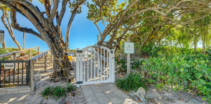 Condo in Ocean Ridge, Florida, 2 bedrooms № 2146713