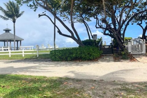 Condo in Ocean Ridge, Florida, 2 bedrooms № 2146713 - photo 2