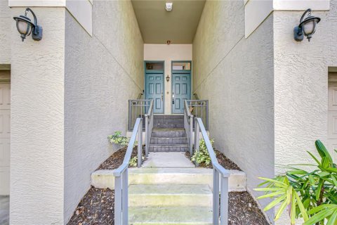 Copropriété à louer à Tampa, Floride: 2 chambres, 113.81 m2 № 2427050 - photo 2