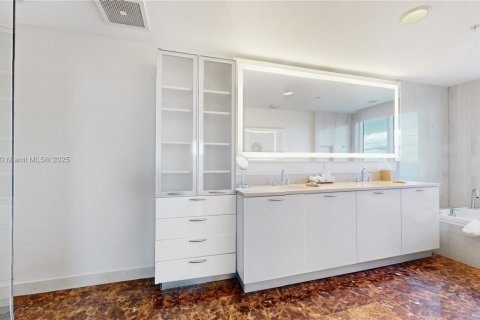 Hotel in Fort Lauderdale, Florida 1 bedroom, 95.5 sq.m. № 2154446 - photo 12
