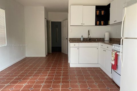 House in Miami, Florida 1 bedroom № 1972031 - photo 4