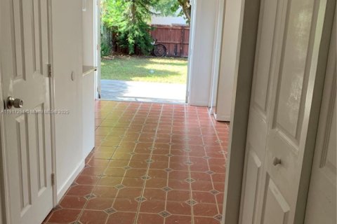 House in Miami, Florida 1 bedroom № 1972031 - photo 7