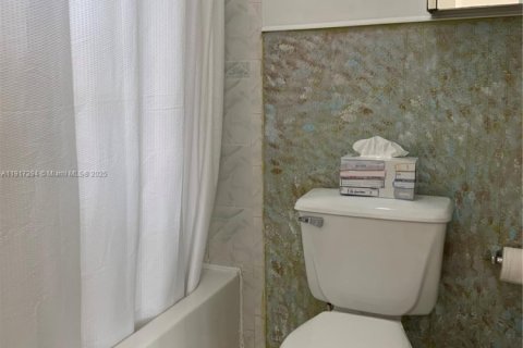 House in Miami, Florida 1 bedroom № 1972031 - photo 9