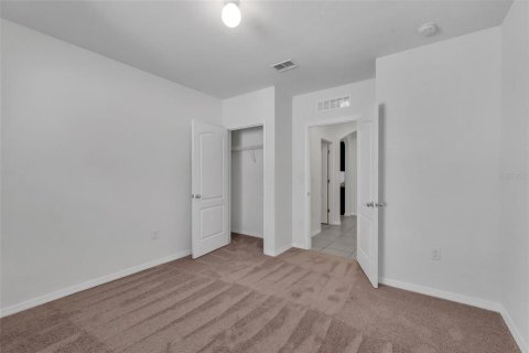 House in Kissimmee, Florida 4 bedrooms, 171.5 sq.m. № 2204600 - photo 18