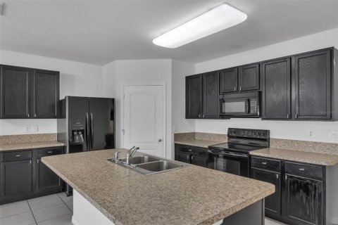 House in Kissimmee, Florida 4 bedrooms, 171.5 sq.m. № 2204600 - photo 3