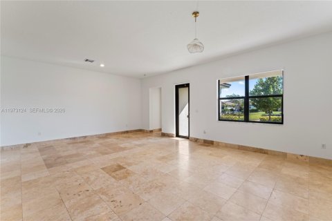 House in Miramar, Florida 3 bedrooms, 190.17 sq.m. № 2044389 - photo 8