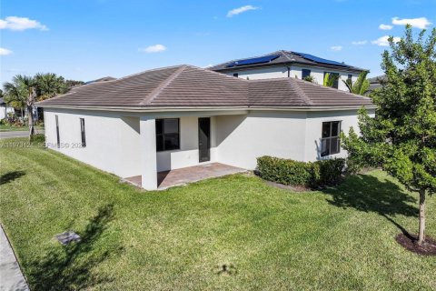 House in Miramar, Florida 3 bedrooms, 190.17 sq.m. № 2044389 - photo 2