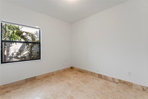 House in Miramar, Florida 3 bedrooms, 190.17 sq.m. № 2044389 - photo 17