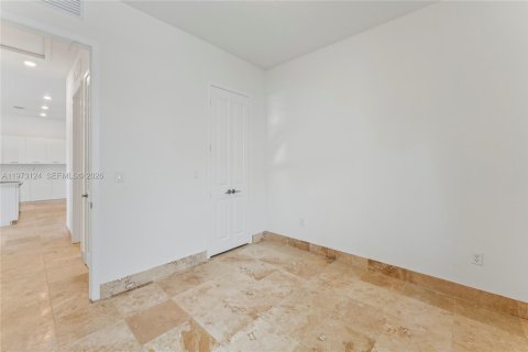 House in Miramar, Florida 3 bedrooms, 190.17 sq.m. № 2044389 - photo 13