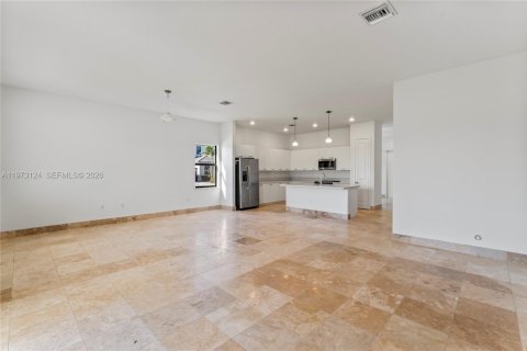 House in Miramar, Florida 3 bedrooms, 190.17 sq.m. № 2044389 - photo 9