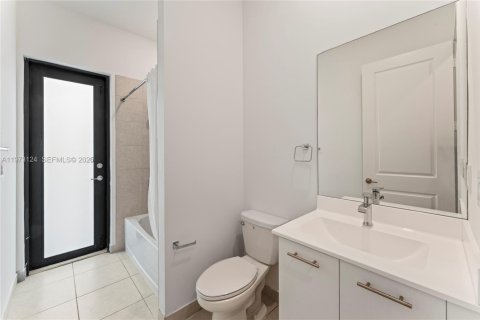 House in Miramar, Florida 3 bedrooms, 190.17 sq.m. № 2044389 - photo 20