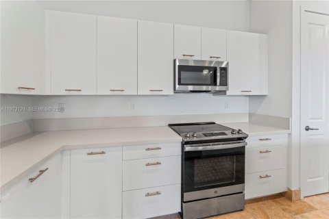 House in Miramar, Florida 3 bedrooms, 190.17 sq.m. № 2044389 - photo 10