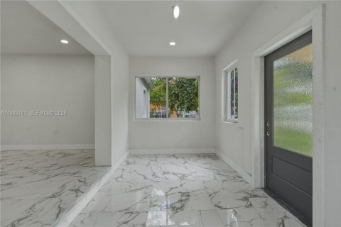 House in Miami, Florida 2 bedrooms, 82.13 sq.m. № 2043309 - photo 4