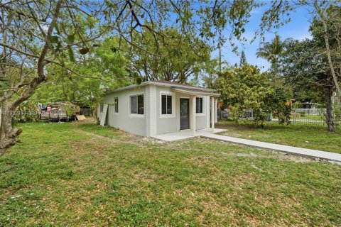 House in Miami, Florida 2 bedrooms, 82.13 sq.m. № 2043309 - photo 11