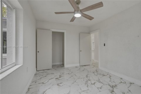 House in Miami, Florida 2 bedrooms, 82.13 sq.m. № 2043309 - photo 10