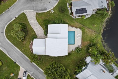 Casa en venta en Hobe Sound, Florida, 4 dormitorios, 207.73 m2 № 2078360 - foto 2