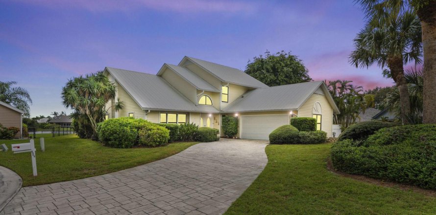 Casa en Hobe Sound, Florida 4 dormitorios, 207.73 m2 № 2078360