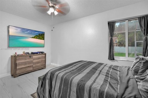 Купить виллу или дом в Пемброк-Пайнс, Флорида 3 спальни, 146.97м2, № 2028214 - фото 5