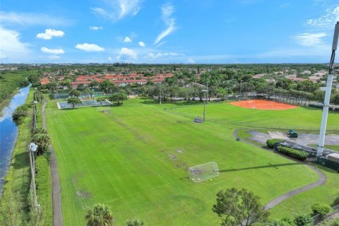 Купить виллу или дом в Пемброк-Пайнс, Флорида 3 спальни, 146.97м2, № 2028214 - фото 26