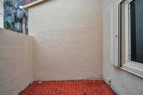 Купить виллу или дом в Пемброк-Пайнс, Флорида 3 спальни, 146.97м2, № 2028214 - фото 22