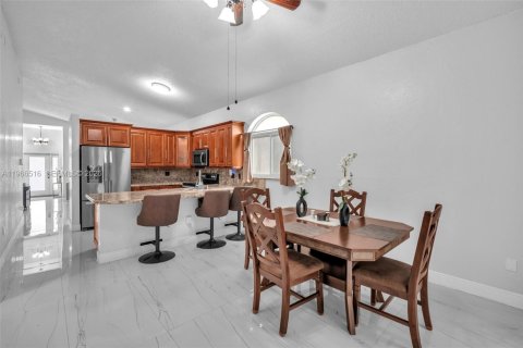 Купить виллу или дом в Пемброк-Пайнс, Флорида 3 спальни, 146.97м2, № 2028214 - фото 15