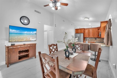 Купить виллу или дом в Пемброк-Пайнс, Флорида 3 спальни, 146.97м2, № 2028214 - фото 17