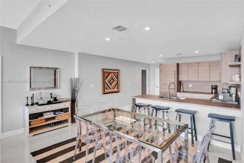 Купить кондоминиум в Санни-Айлс-Бич, Флорида 2 спальни, 146.69м2, № 1967091 - фото 8