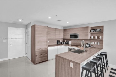 Купить кондоминиум в Санни-Айлс-Бич, Флорида 2 спальни, 146.69м2, № 1967091 - фото 2