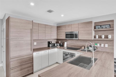 Купить кондоминиум в Санни-Айлс-Бич, Флорида 2 спальни, 146.69м2, № 1967091 - фото 4