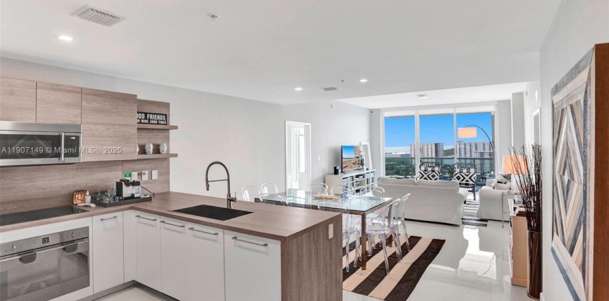 Кондоминиум с 2 спальнями в Санни-Айлс-Бич, Флорида № 1967091