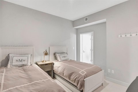 Купить кондоминиум в Санни-Айлс-Бич, Флорида 2 спальни, 146.69м2, № 1967091 - фото 17