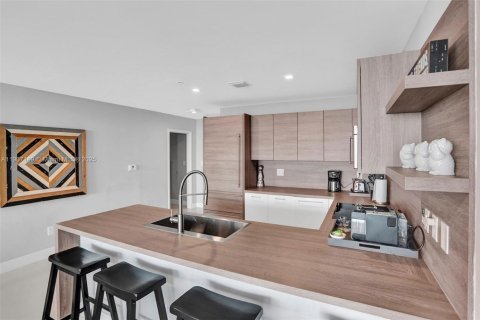 Купить кондоминиум в Санни-Айлс-Бич, Флорида 2 спальни, 146.69м2, № 1967091 - фото 3