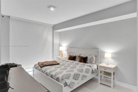 Купить кондоминиум в Санни-Айлс-Бич, Флорида 2 спальни, 146.69м2, № 1967091 - фото 25